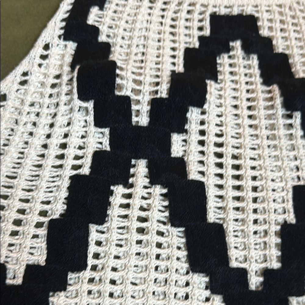 NEW Sleeveless Crochet Top in Black and Cream - Picture 6 of 8
